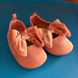 Old Navy Coral Baby Shoes with Bow